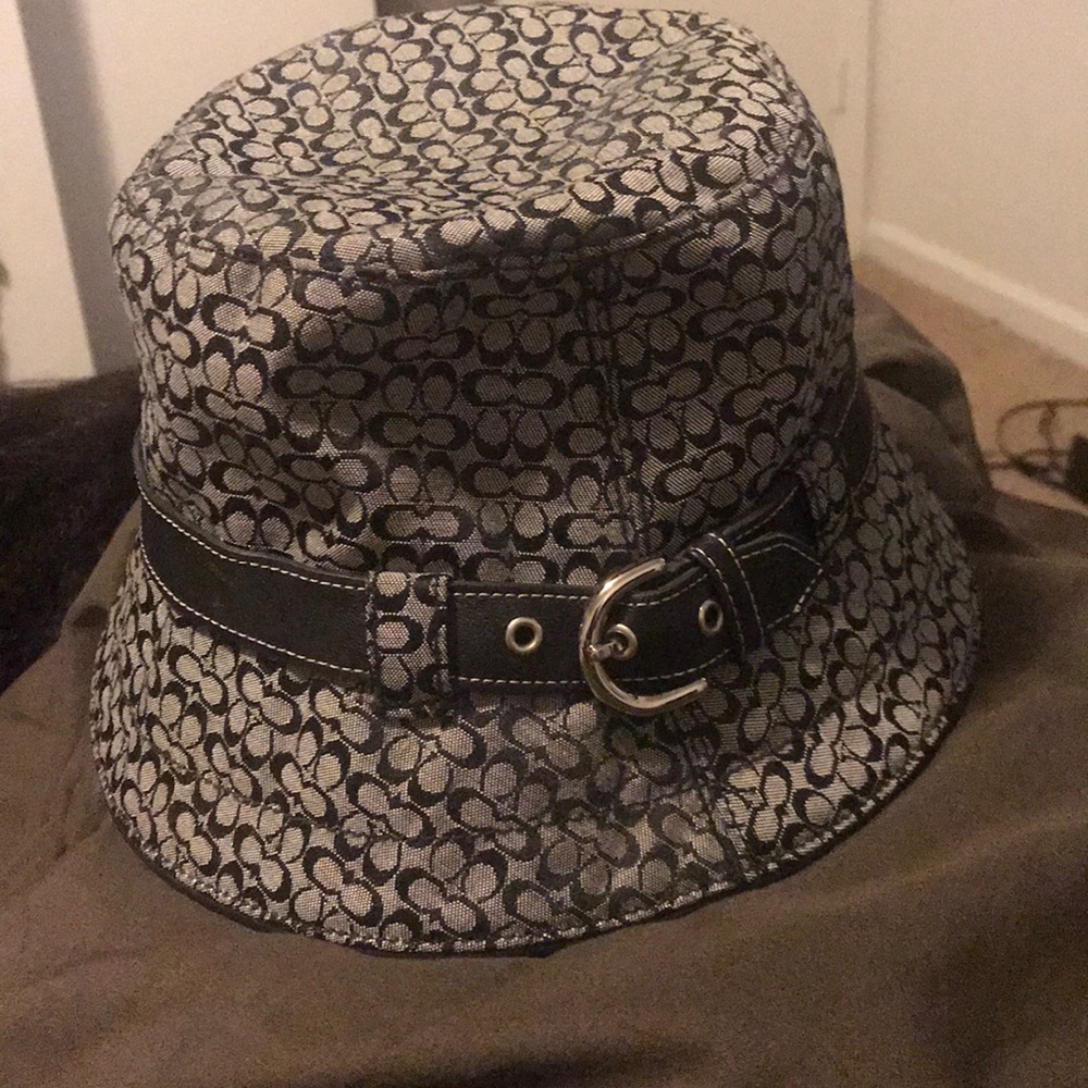 Coach authentic bucket hat size P/S